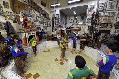Iran, province d'Ispahan, Ispahan, maison de la force (Zurkhaneh) où est pratiqué le sport national traditionnel iranien appelé Varzesh-e Pahlavani