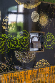 France, Hauts-de-Seine, Colombes, work of the french artist and lacquerer Isabelle Emmerique in her studio