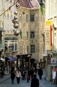 Austria, Styria, Graz, historic center listed as World Heritage by UNESCO, Hauptplatz (main square) and Sporgasse street: the Luegg house (painted in the 17th century)