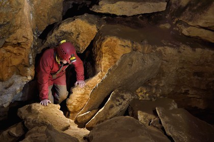 France, Dordogne (24), Périgord Noir, vallée de la Dordogne, Groléjac, initiation à la spéléologie avec Laurent Lignac de Couleur Périgord dans la grotte du Pechialet