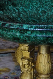 France, Yvelines (78), château de Versailles, classé Patrimoine Mondial de l'UNESCO, le Grand Trianon, salon des malachites, vasques de malachite (1809)