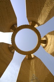 Egypte, Haute Egypte, Assouan, haut-barrage sur le Nil, la tour fleur de Lotus édifiée pour marquer l'amitié avec l'Union soviétique