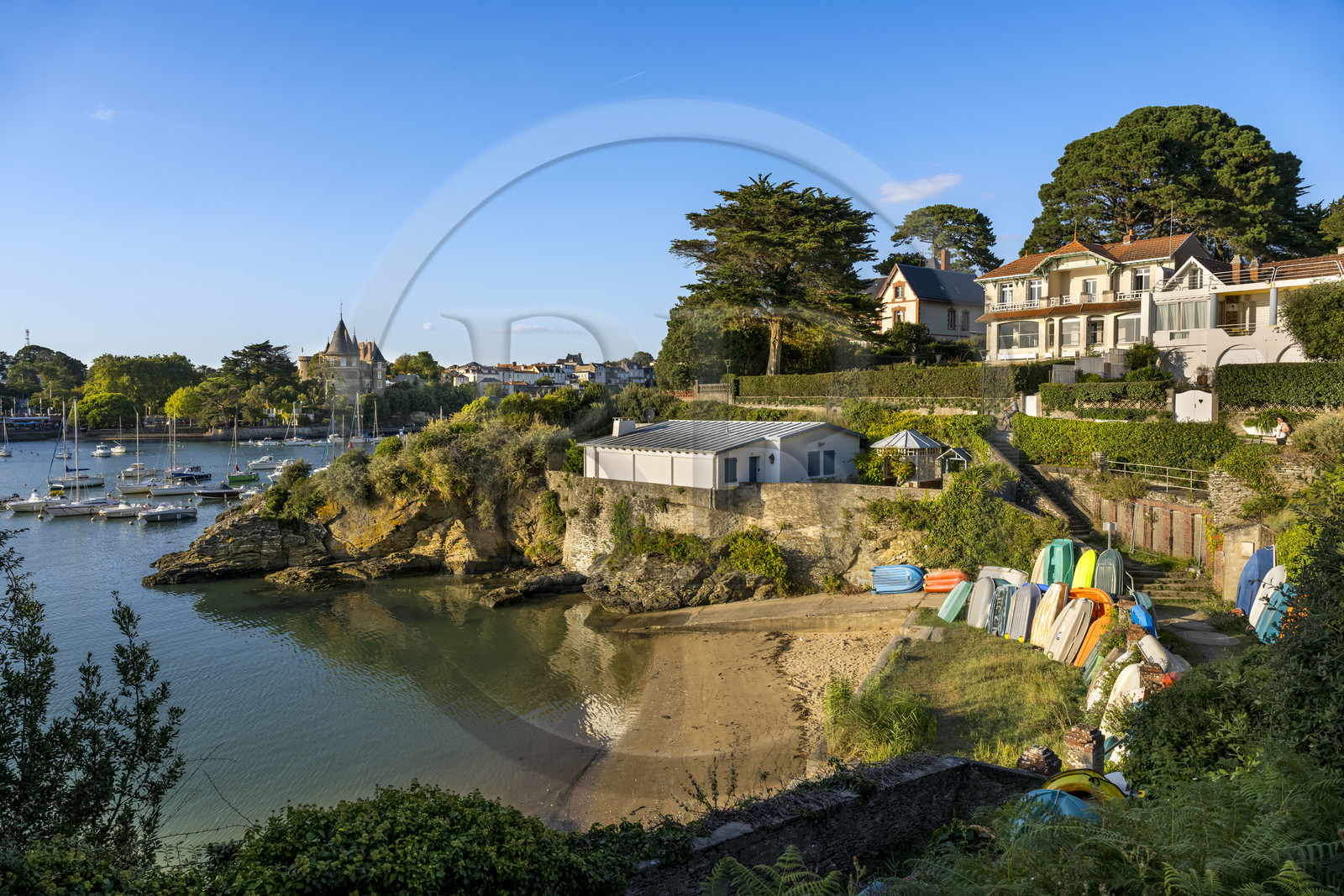 France, Loire-Atlantique (44), Pornic, la Pointe de Gourmalon et le chateau en arrière plan