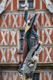 France, Yonne (89), Auxerre,  place Charles Surrugue, la statue de Cadet Roussel