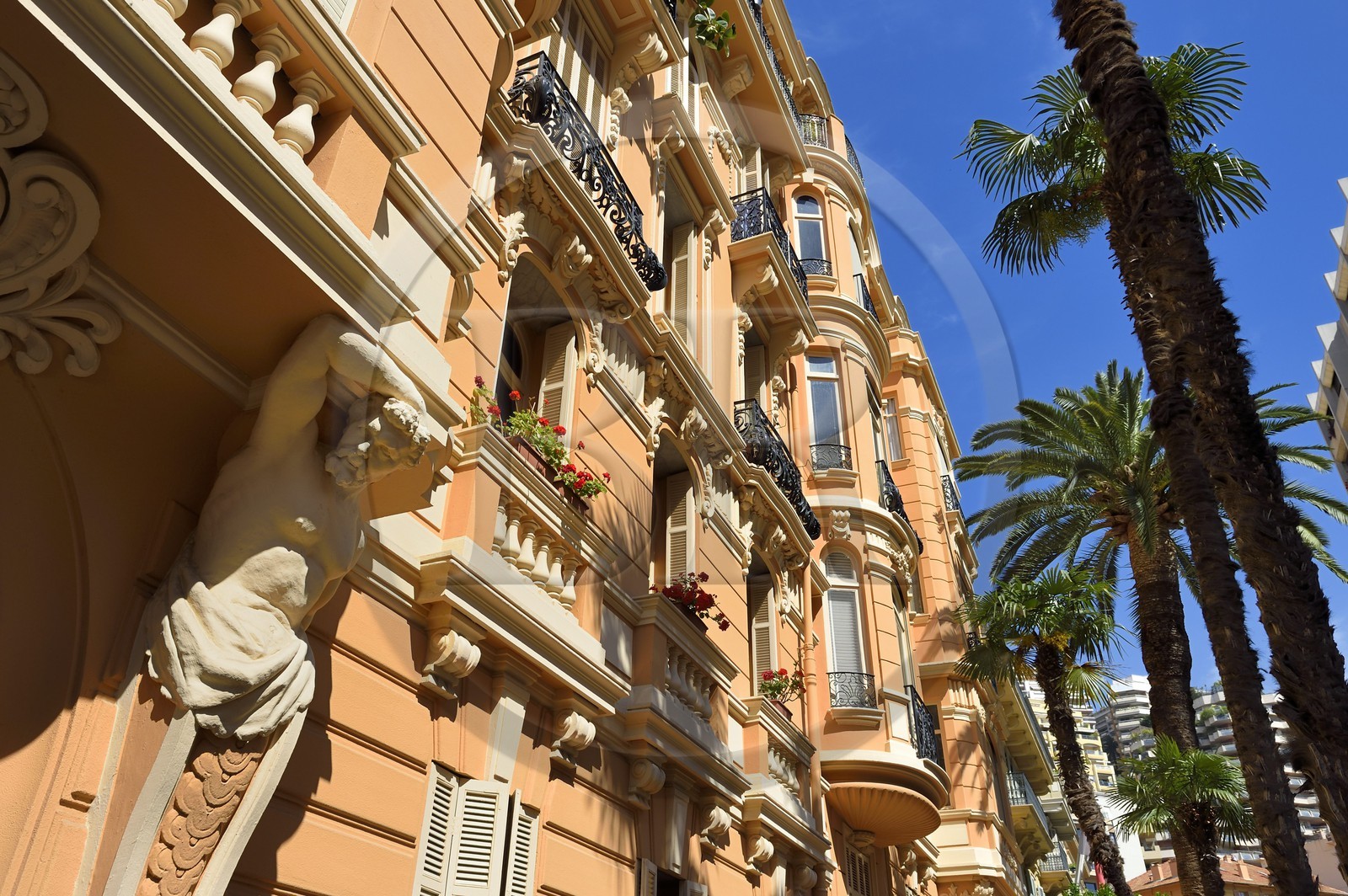 Principauté de Monaco, Monaco, quartier de la Condamine, rue Pr. Florestine, ancien Hotel des Etrangers qui était un des premiers de Monaco Principauté de Monaco, Monaco, quartier de la Condamine, rue Pr. Florestine, ancien Hotel des Etrangers qui était un des premiers de Monaco