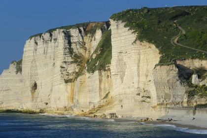 France, Seine-Maritime (76), Pays de Caux, Côte d'Albâtre, Etretat, la falaise d'Amont