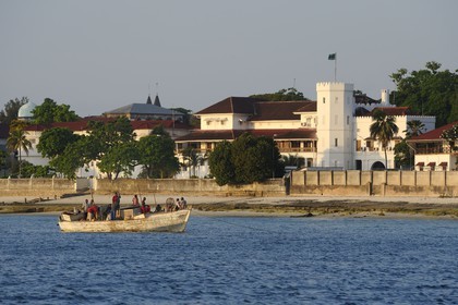 Tanzanie, archipel de Zanzibar, île de Unguja (Zanzibar), ville de Zanzibar, quartier Stone Town, classé Patrimoine Mondial de l' UNESCO, siège de la présidence de Zanzibar