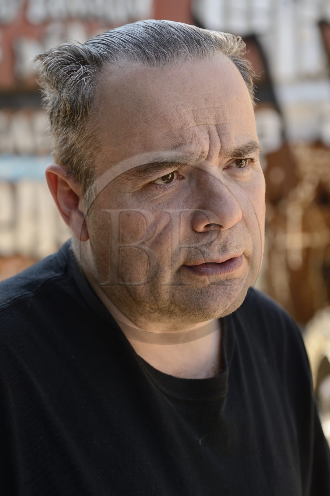 France, Rhône (69), Saint-Romain-au-Mont-d'Or, la Demeure du Chaos, l'œuvre d'art est basé sur la transformation sans fin de la maison du XVIIème siècle de l'artiste plasticien Thierry Ehrmann en une réplique de zone de guerre à l'image du monde présent, portrait de Thierry Ehrmann aussi président fondateur de Artprice et du Groupe Serveur