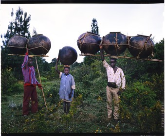 Burundi, Bujumbura Province, Ijenda area, Twa or Batwa group (pygmies) going to the market to sell their pots, the Pygmies (Batwa) were hunters and potters but having no, or almost, game hunting, their main activity is the manufacture of pots of clay made without towers and baked in straw and branches (4x5 reversal film reproduction)