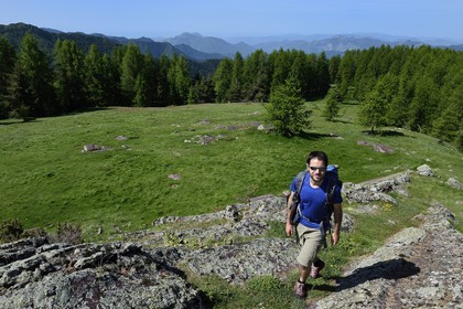 France, Alpes-Maritimes, parc national du Mercantour ( Mercantour national park), Haute-Vesubie, Gordolasque valley, views to the south and the sea, the hiking guide Gabriel Rougerie
