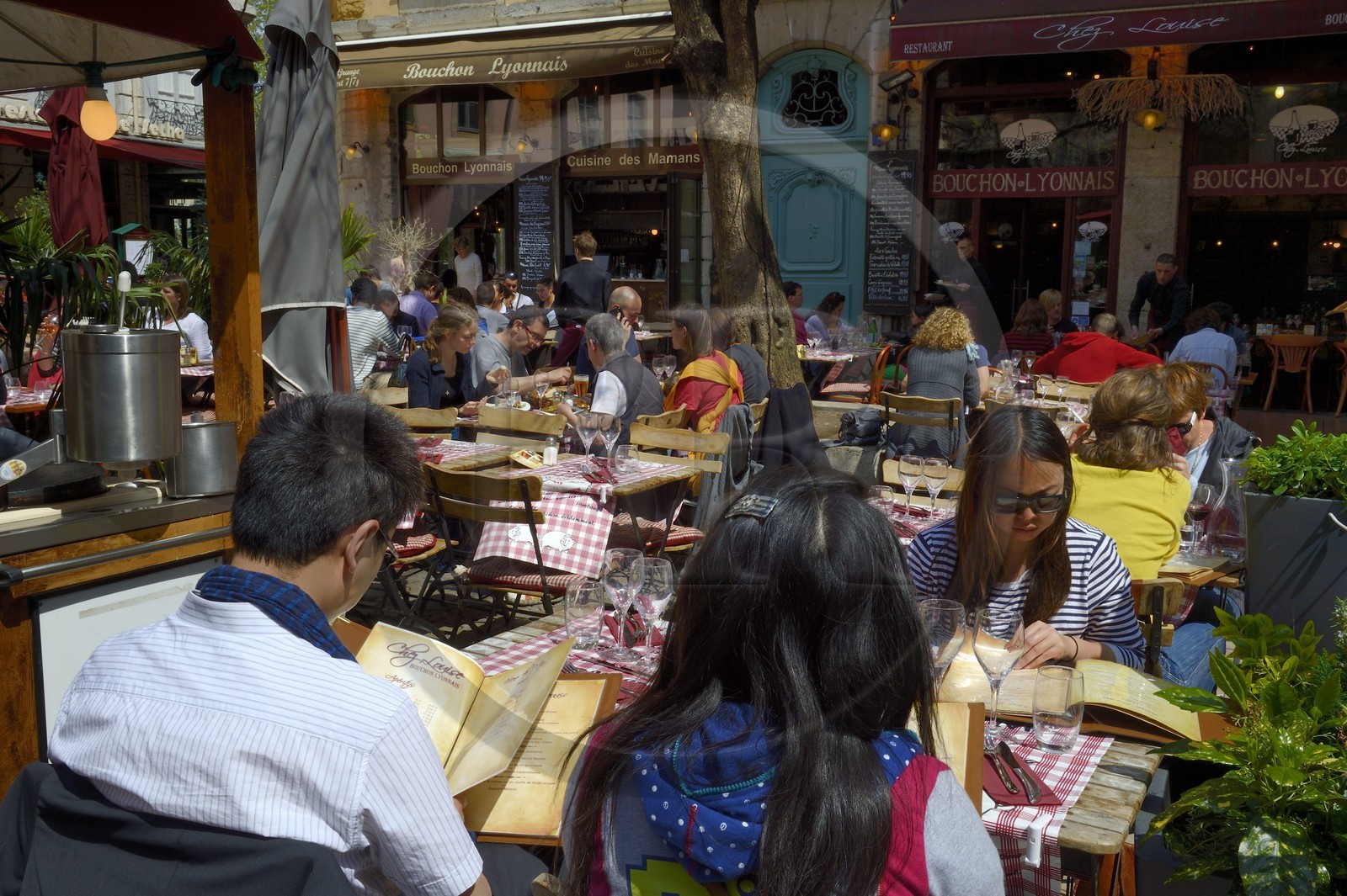 France, Rhône (69), Lyon, site historique classé Patrimoine Mondial de l'UNESCO, quartier de Saint-Paul dans le Vieux Lyon, place du Change et ses bouchons lyonnais