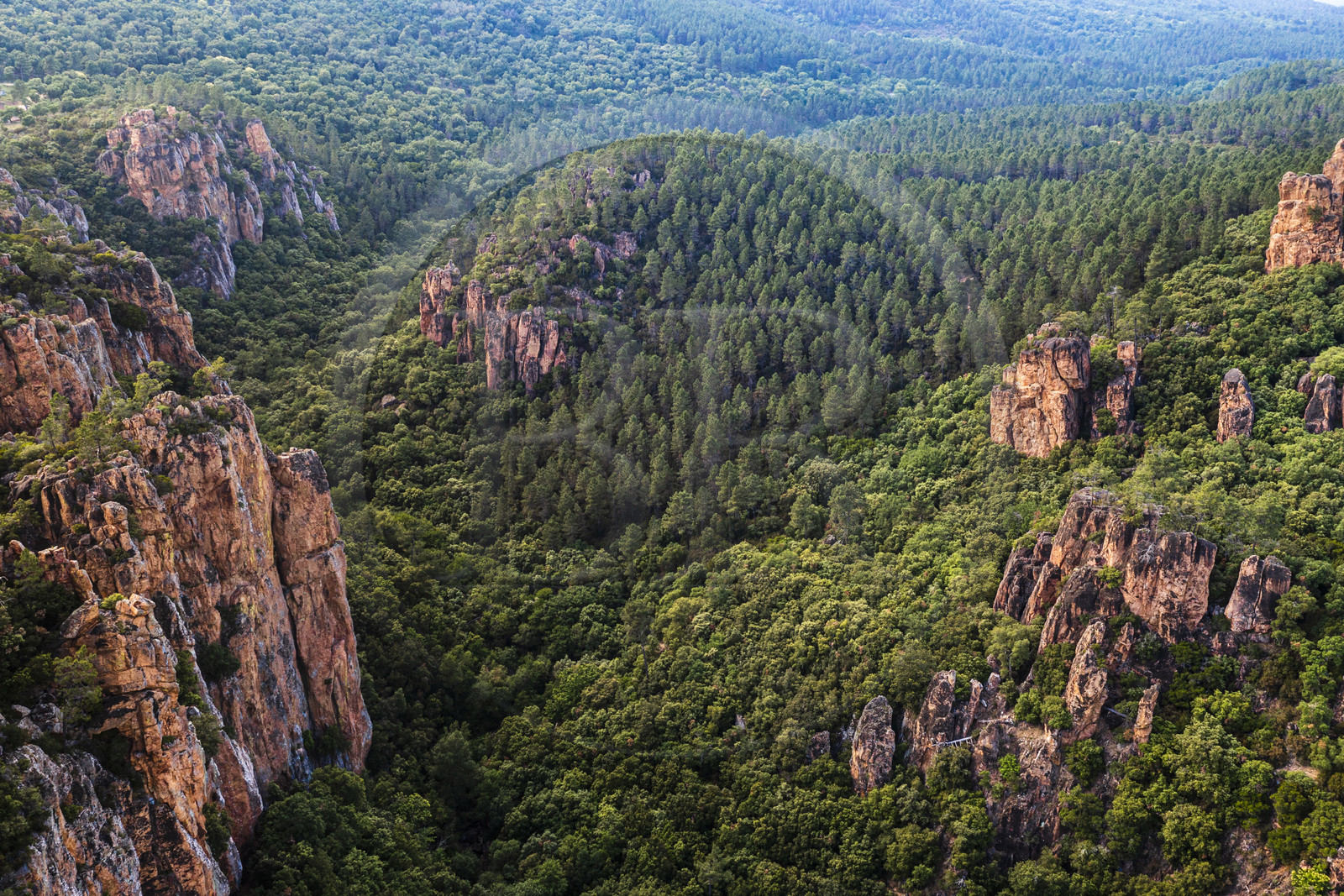 France, Var (83), entre Bagnols-en-Forêt et Roquebrune-sur-Argens, les Gorges du Blavet (vue aérienne)