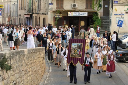 France, Var (83), la Provence Verte, Bras, la Bravade, procession de Saint-Etienne en costumes provençaux traditionnels