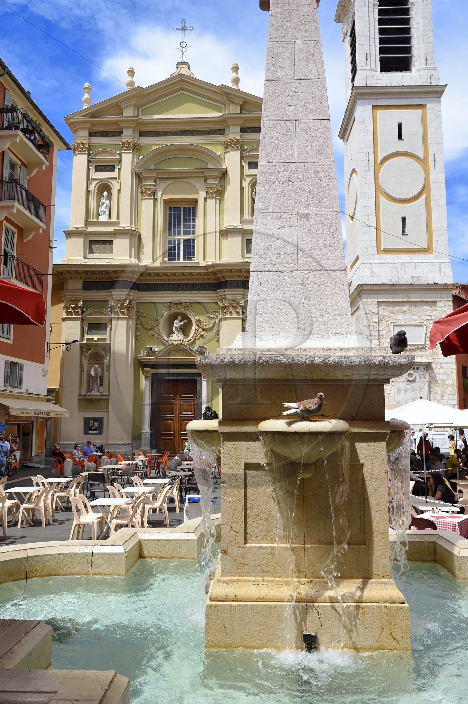France, Alpes-Maritimes (06), Nice, quartier du Vieux Nice, Cathédrale Sainte-Réparate et la place Rossetti France, Alpes-Maritimes (06), Nice, quartier du Vieux Nice, Cathédrale Sainte-Réparate et la place Rossetti