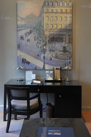 France, Paris (75), l'hôtel du Louvre, la suite Pissarro, copie de la toile  Avenue de l'Opera, Place du Theatre Francais qu'il à peinte depuis cette chambre