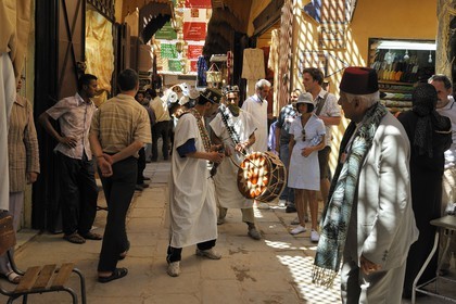 Maroc, Moyen Atlas, Fès, ville impériale, médina classée Patrimoine Mondial de l'UNESCO, le souk du quartier de la mosquée Karaouiyine
