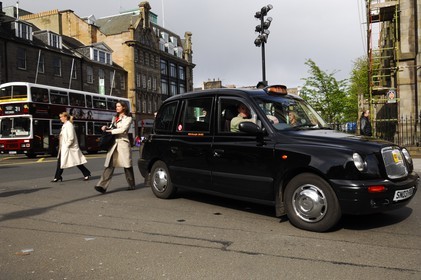 Royaume-Uni, Ecosse, Edimbourg, taxi sur Princes street