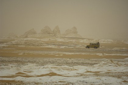 Egypt, Libyan Desert, sandstorm in the White Desert north of Farafra