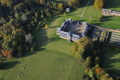 France, Seine-Maritime (76), Les Cent-Acres, Château de Montigny du XVIIème siècle (vue aérienne)