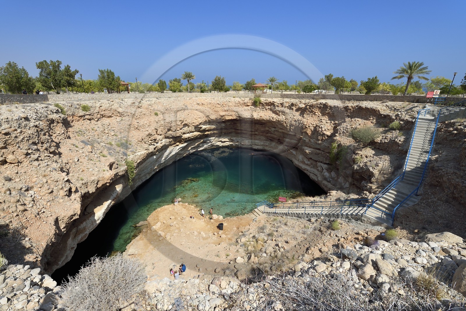 Sultanat d'Oman, région d'Ash Sharqiyah, Bimmah, Hawiyyat Najm connu sous le nom de Sink Hole, puits naturel de 20 mètres de profondeur