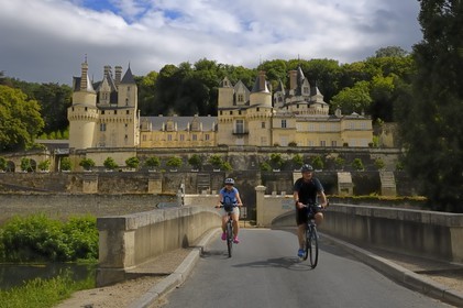 France, Indre et Loire, Loire Valley listed as World Heritage by UNESCO, Rigny Usse, Chateau d' Usse ans cyclists