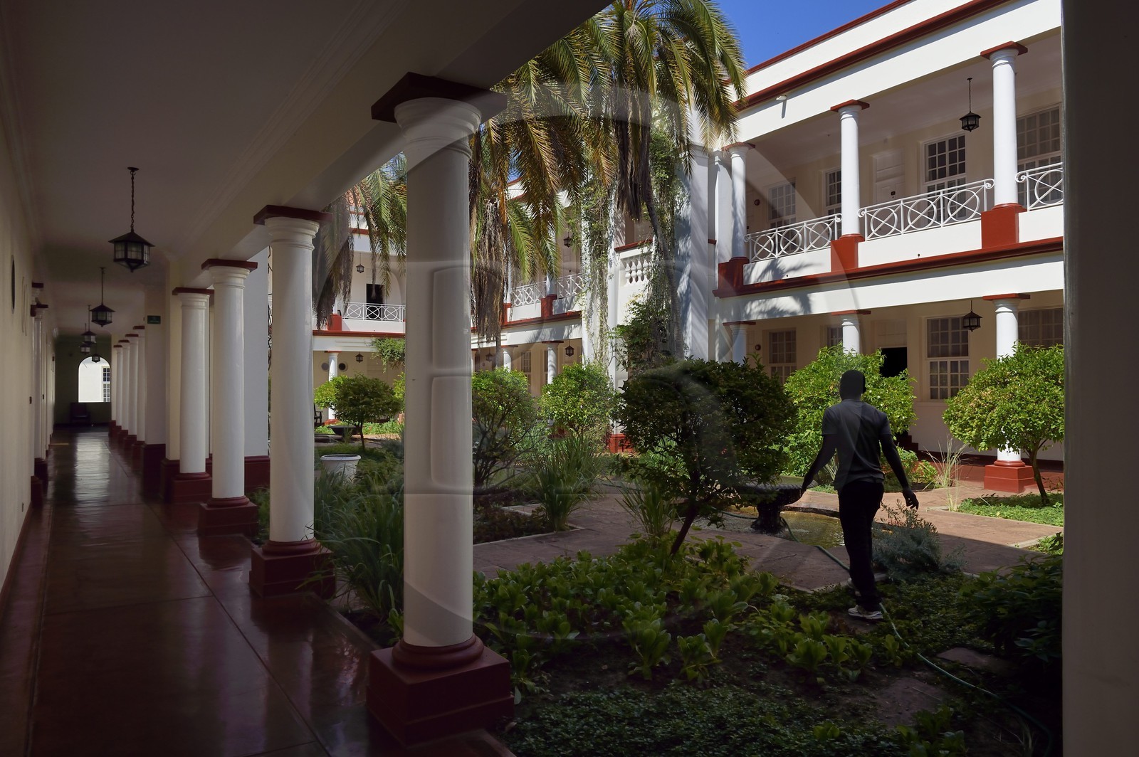 Zimbabwe, province de Matabeleland septentrional, Victoria Falls, Victoria Falls Hotel, patio