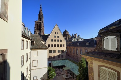 France, Bas Rhin, Strasbourg, old town listed as World Heritage by UNESCO, Notre Dame Cathedral behind the buildings of the Fondation de l'Oeuvre Notre-Dame with crow-stepped gable