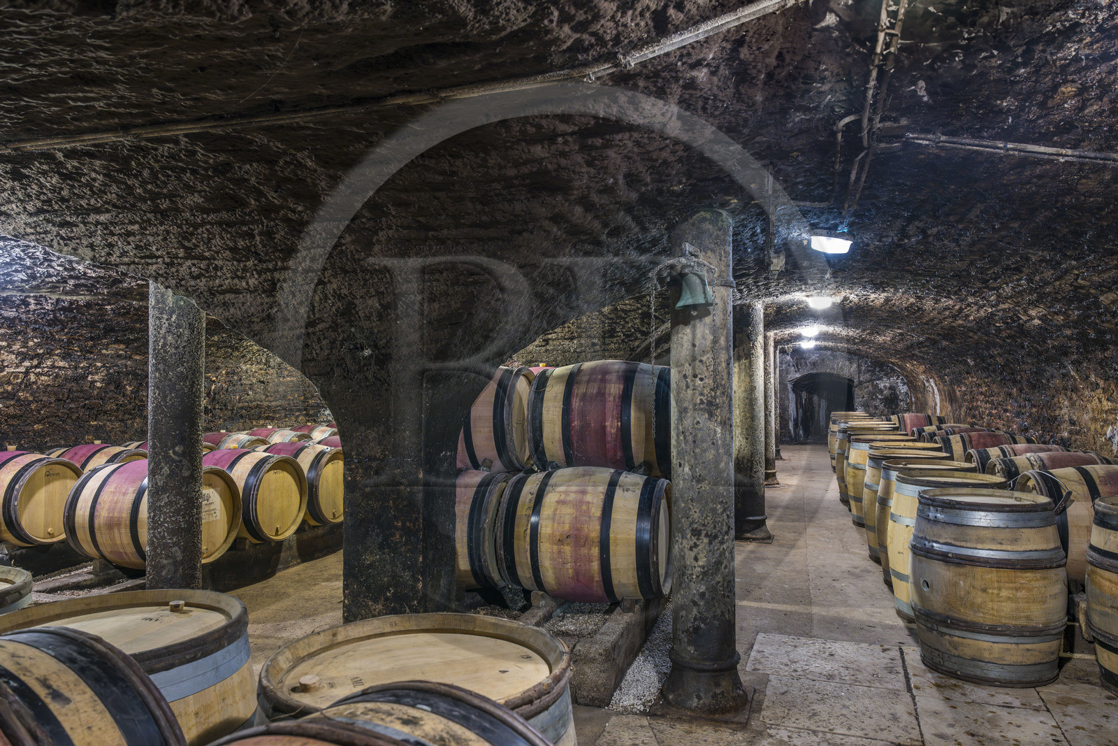 France, Côte-d'Or (21), les climats de Bourgogne classés Patrimoine Mondial de l'UNESCO, Beaune, Maison Champy, plus ancienne maison de négoce de vins de Bourgogne fondée en 1720,  élevage en pièces de tonneau de ses vins dans ses caves