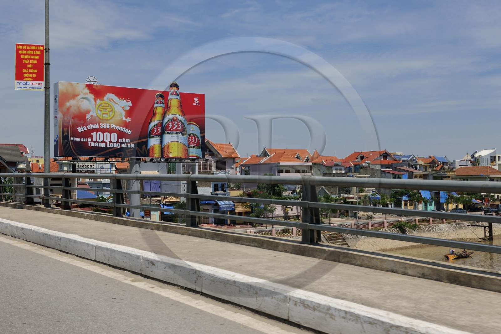 Vietnam, Haiphong, panneau publicitaire pour la bière vietnamienne 333