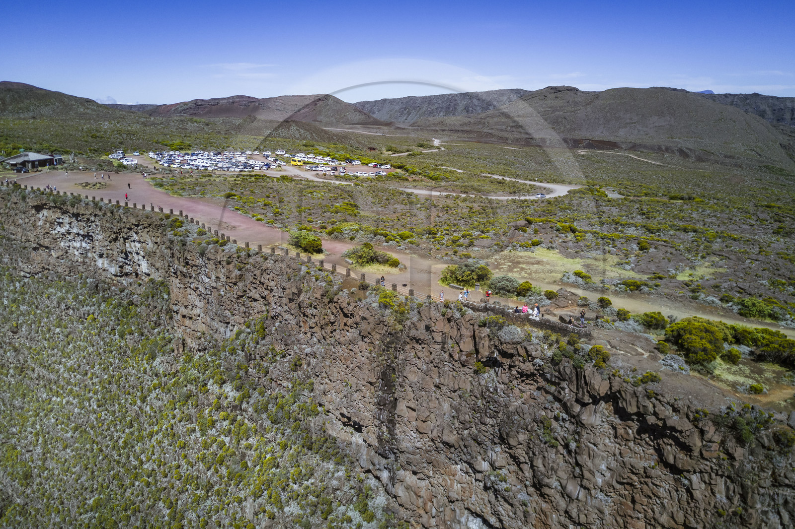 France, Ile de la Reunion, Parc National de la Réunion classé Patrimoine Mondial de l'UNESCO, volcan du Piton de la Fournaise, les falaises du Pas de Bellecombe en bordure de la caldera(vue aérienne)