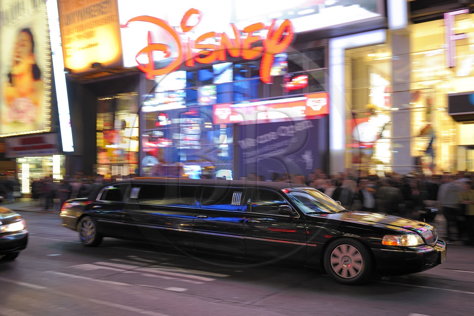 Etats-Unis, New York, Manhattan, Theater district sur Broadway, limousine à Times Square Etats-Unis, New York, Manhattan, Theater district sur Broadway, limousine à Times Square