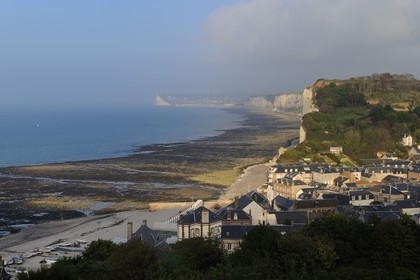 France, Seine-Maritime (76), Côte d'Albâtre, Yport niché dans une valleuse