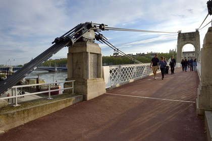 France, Rhône (69), Lyon, les berges du Rhône, la passerelle du Collège sur le Rhône