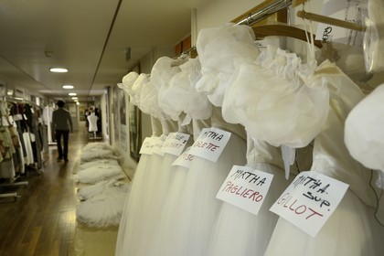 France, Paris (75), Opéra Garnier, les ateliers du costume, costumes en attentes dans un corridor