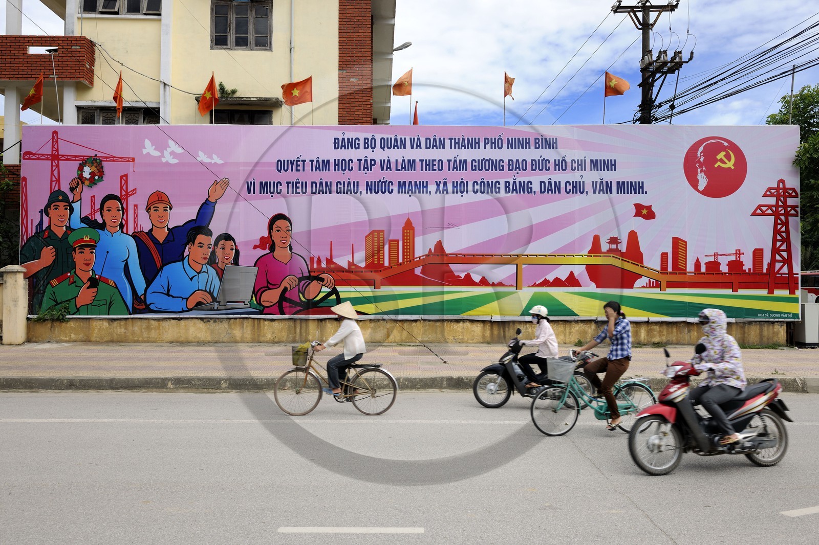 Vietnam, Ninh Binh, affiche de propagande du parti communiste
