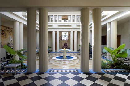 France, Pyrénées-Atlantiques (64), la côte du Pays-Basque, Ciboure, la Villa Art déco Leihorra dessiné par l'architecte Joseph Hiriart 1926, le patio intérieur