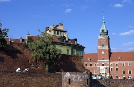 Pologne, Varsovie, la vieille ville, le chateau royal et l'ancienne muraille de la ville