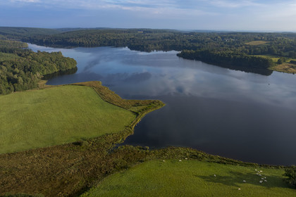 France, Nièvre (58), Parc naturel régional du Morvan, lac de Saint-Agnan (vue aérienne)