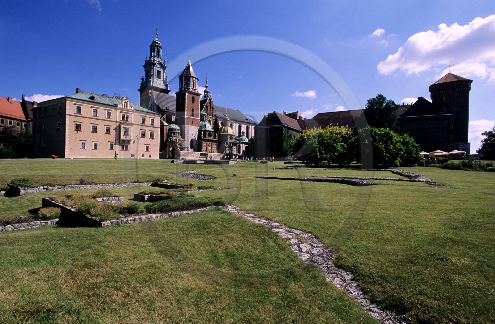 Pologne, région de la Petite-Pologne, Cracovie, la Cathédrale dans l' enceinte du château royal sur la colline de Wawel Pologne, région de la Petite-Pologne, Cracovie, la Cathédrale dans l' enceinte du château royal sur la colline de Wawel