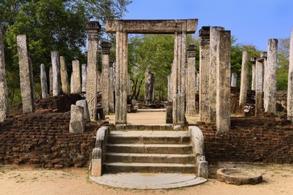 Sri Lanka, province du Centre-Nord, Polonnaruwa, l'ancienne capital du pays (XIe au XIIIe siècle) est classée au Patrimoine Mondial de l'UNESCO, Hatadage (ancien Temple de la Dent), salle capitulaire