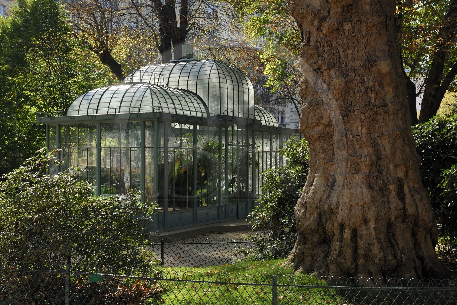 France, Paris (75), kiosque dans le Square Edouard Vaillant