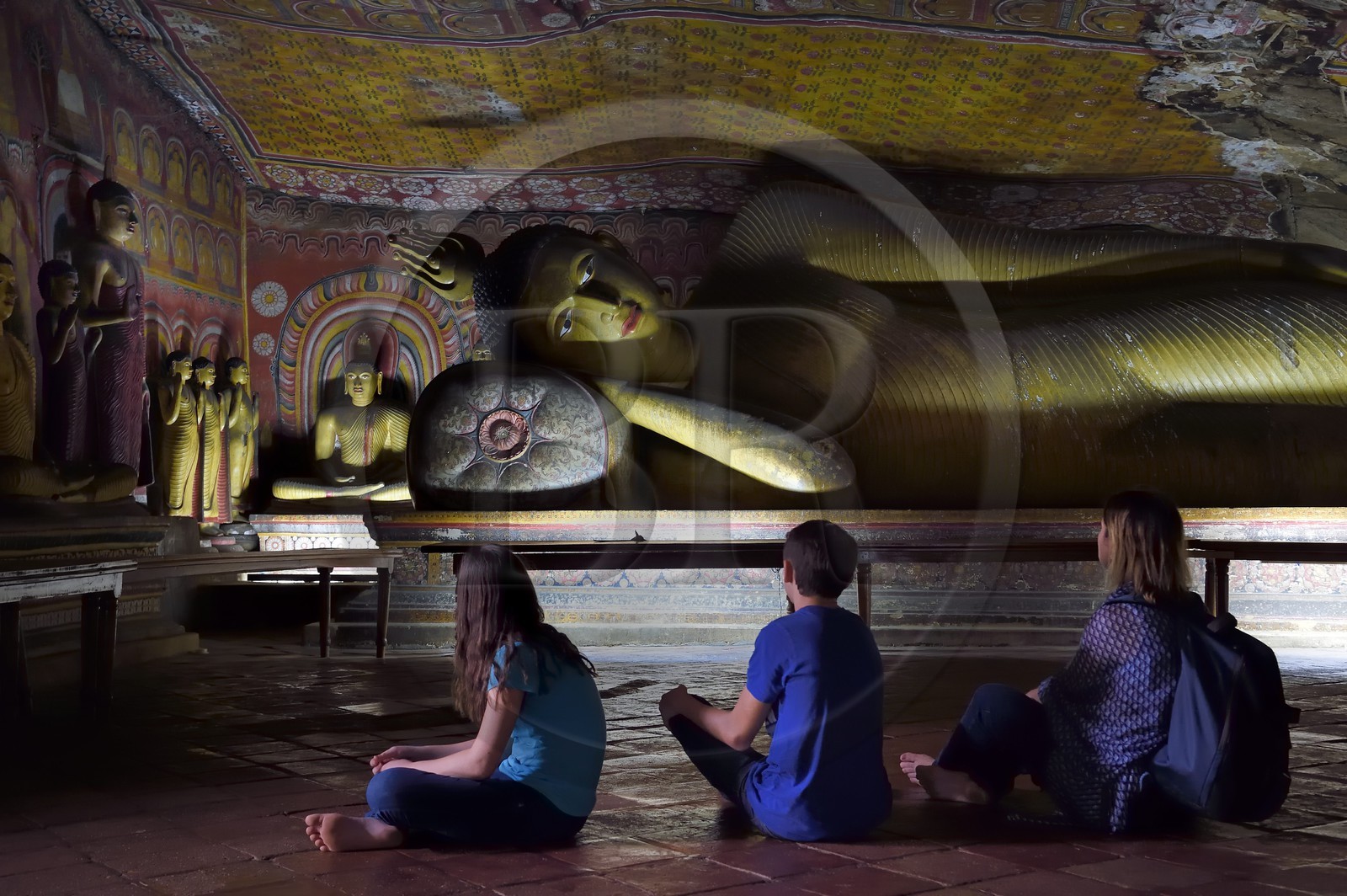 Sri Lanka, province du centre, district de Matale, Dambulla, Temple d'Or, Temple du Rocher Royal aussi appelé Ran Giri (Rocher doré) classé patrimoine mondial de l'UNESCO, la grotte n°3 Maha Alut Vihara (le Grand Nouveau Monastère), Bouddha couché