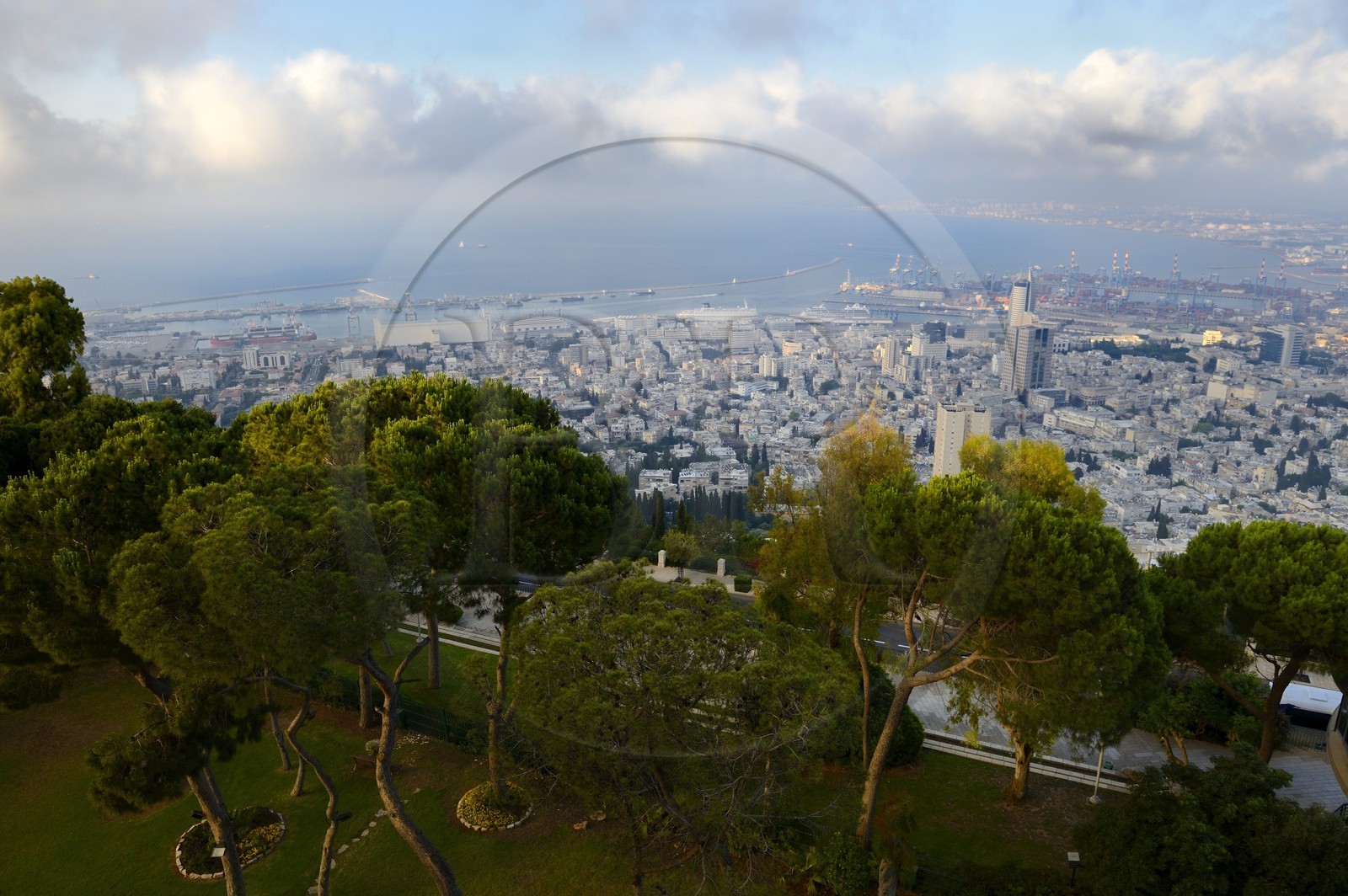 Israel, Haïfa, le centre ville et le port depuis le Mont Carmel