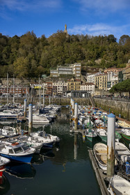 Espagne, province du Guipuscoa (Gipuzkoa), Saint-Sébastien (Donostia), le Vieux Port au pied du Mont Urgull et du chateau de La Mota