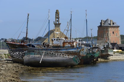 France, Finistère (29), , Mer d'Iroise, parc naturel régional d'Armorique, Presqu'île de Crozon, Camaret-sur-Mer, la tour Vauban classée au Patrimoine mondial de l'UNESCO, tour polygonale défensive construite sur un plan de Vauban au XVIIe siècle