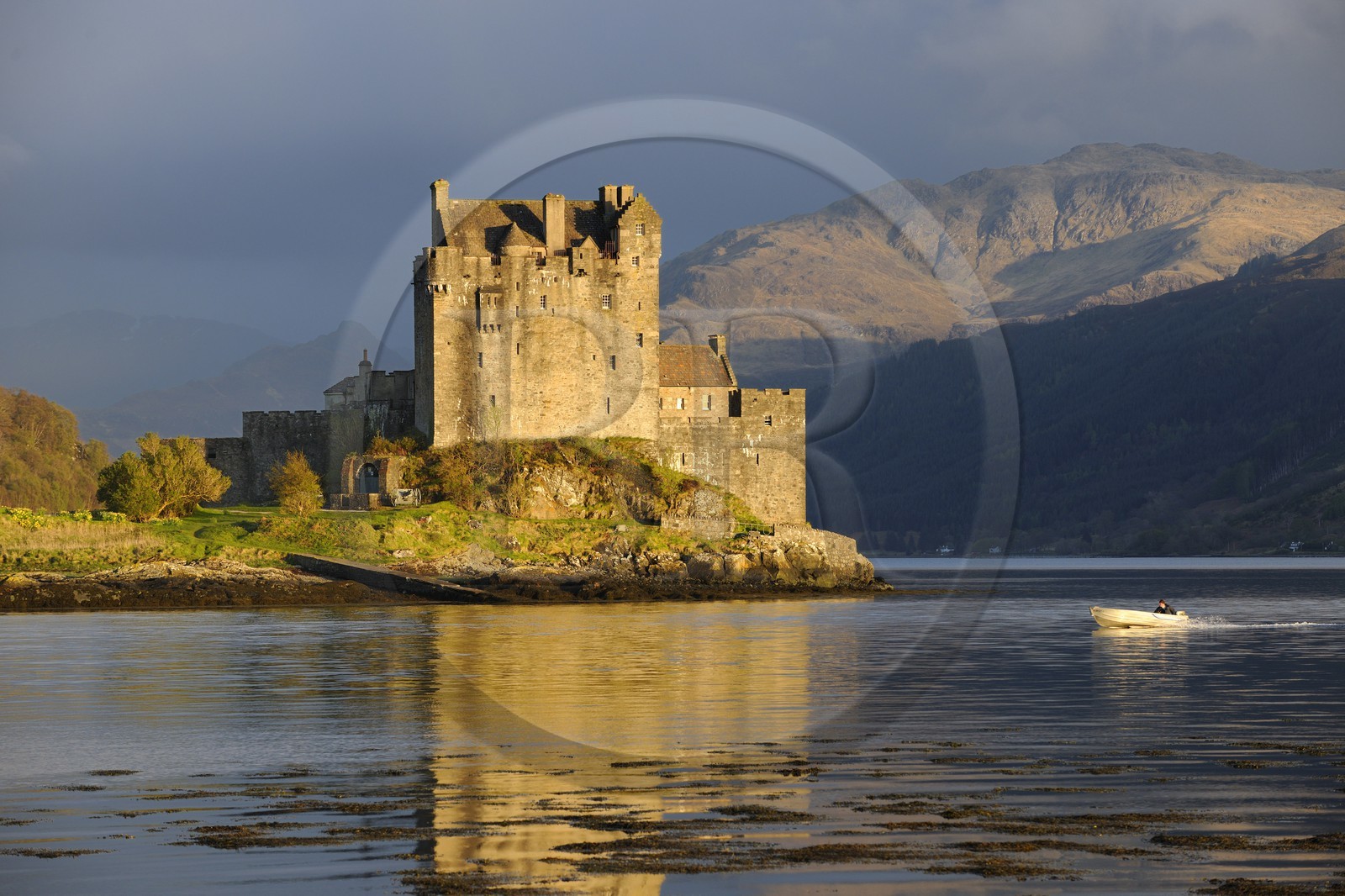 United Kingdom, Scotland, Highlands, Ross and Cromarty County, Eilean Donan Castle, castle at the start of Loch Duich