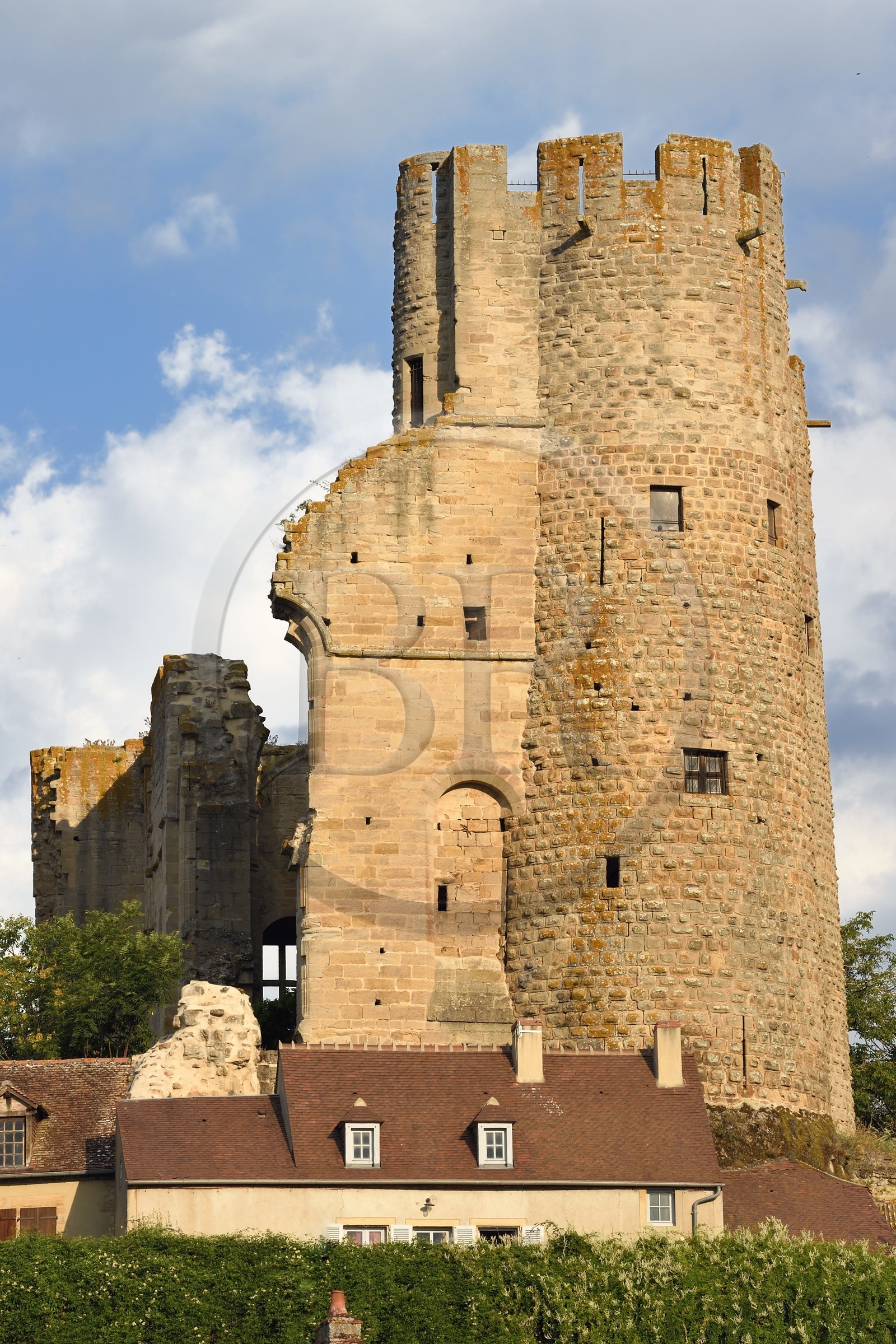 France, Allier (03), ancienne province du Bourbonnais, chateau de Bourbon-l'Archambault du XIIIe siècle
