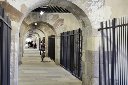 France, Bas Rhin (67), Strasbourg, vieille ville classée au Patrimoine Mondial de l'UNESCO, quartier de la Petite France, la traversée du barrage Vauban
