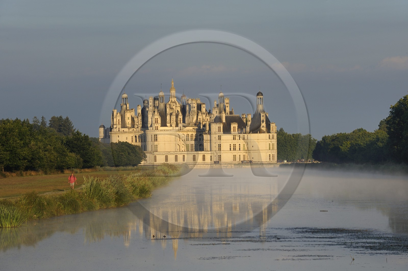 France, Loir et Cher (41), Vallée de la Loire classée Patrimoine Mondial de l' UNESCO, château de Chambord depuis le grand canal