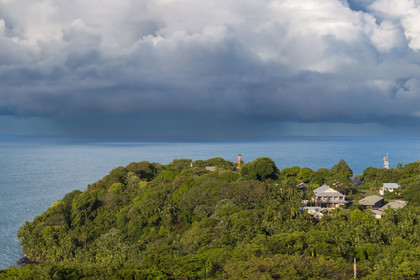 France, Guyane, Kourou, Iles du Salut, l'Ile Royale qui accueillait l'administration, la chapelle et l'hôpital du bagne ainsi que les logements de la direction et des gardiens (vue aérienne)